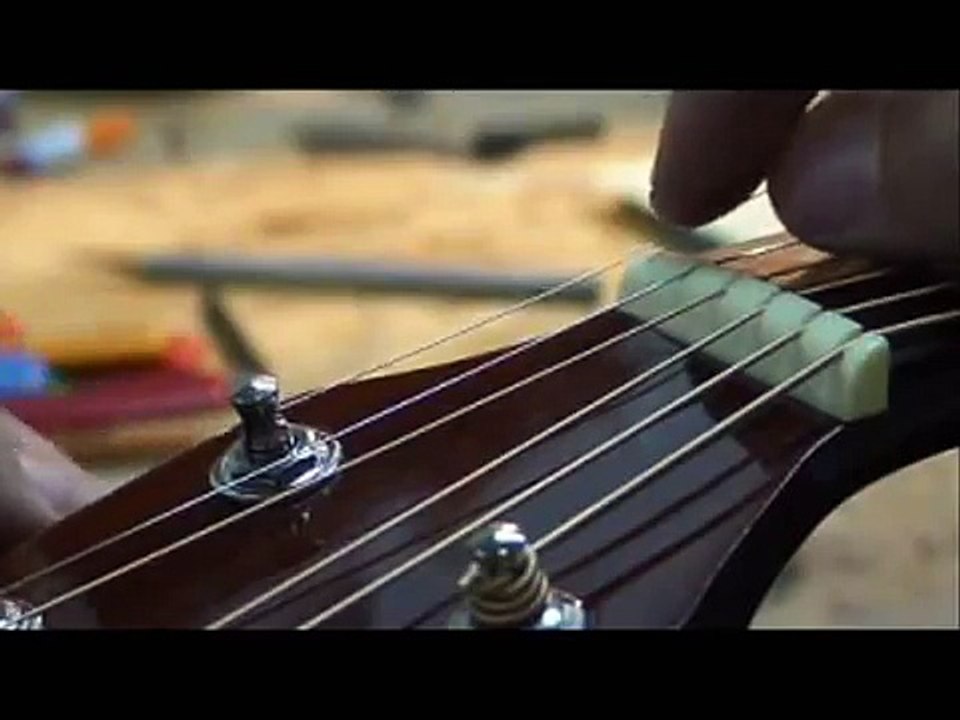 Comment changer les cordes sur votre guitare accoustique