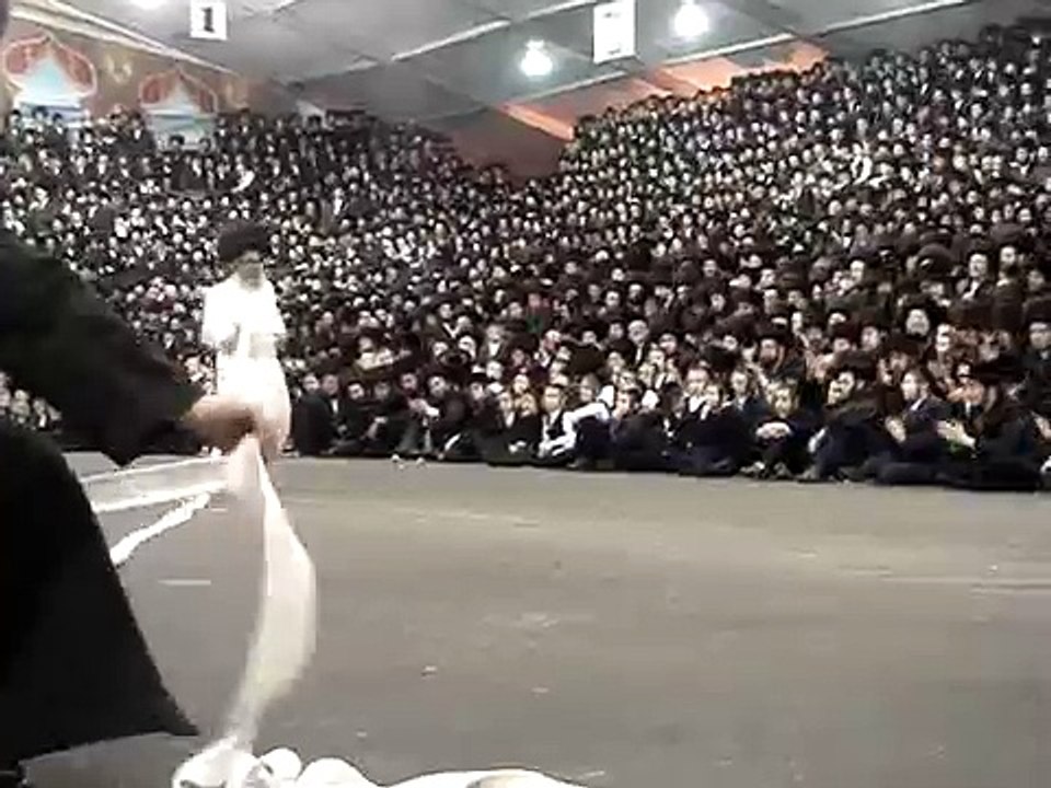 Satmar Mitzvah Tantz - Kiryas Yoel