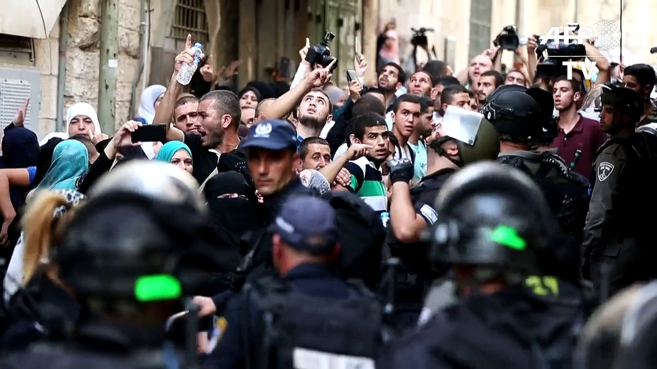 Clashes rock Jerusalem's Al-Aqsa mosque compound