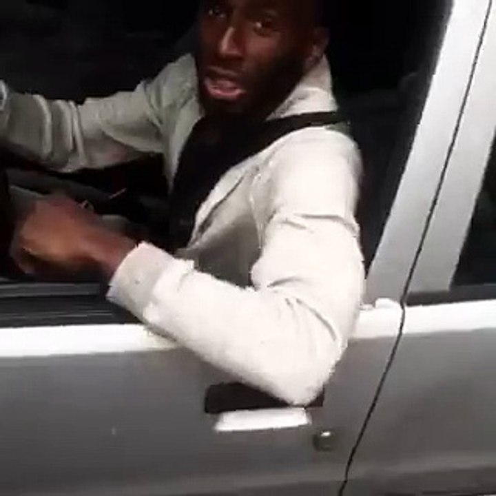 Trop drôle il voulait faire le malin en voiture