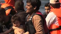 استمرار تدفق اللاجئين ورئيسة وزراء اليونان تزور جزيرة لسبوس