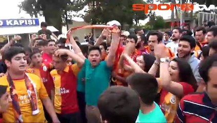 Galatasaray kafilesi, Adana'ya geldi