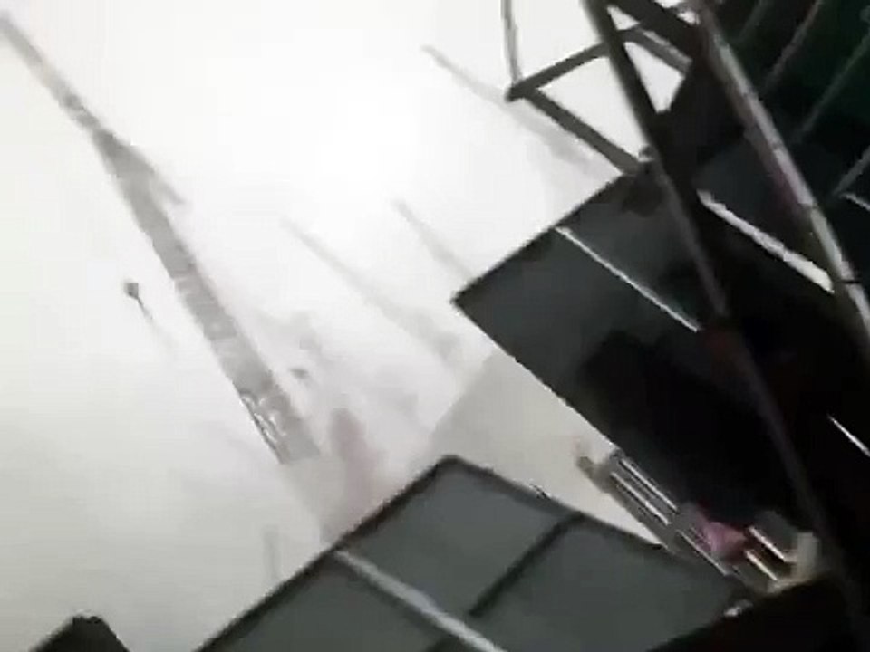 Crane collapse moment at Grand Mosque (Kabe) in Mecca  11 09 2015 (Low)