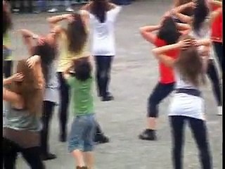 FLASH MOB - Colégio São Gonçalo - CELEBRAR A DANÇA