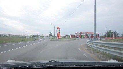 Парашютист сел на бензоколонку