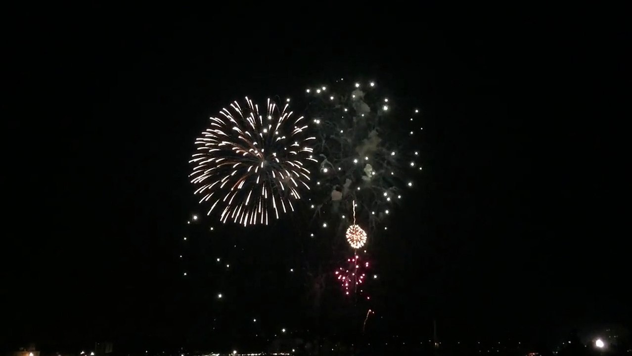 E-girls follow me 花火 開幕 fire flower