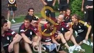 Galatasaray'da Geleneksel Sac Kesimi... ( Hazirlik Kampi 2009/2010 )
