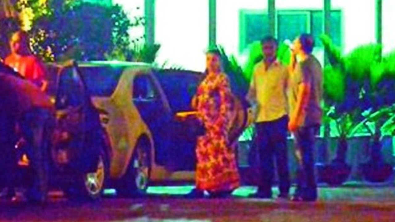 Rani Mukherjee EXPOSES Her BABY BUMP