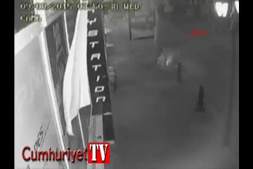 O bayrağı çalmamış, bağrına basmış