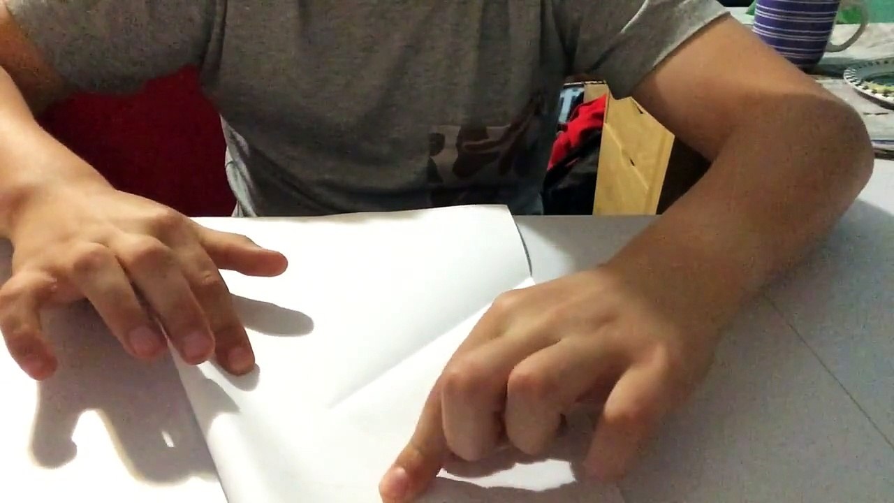 How to make a Paper Airplane - Paper Airplanes - World Record Paper Plane