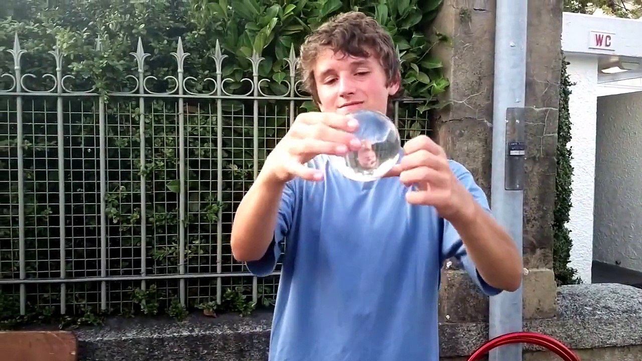 Incroyable jongleur de contact !