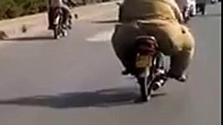 West Punjab fat man parody video || on Ring Road Lahore