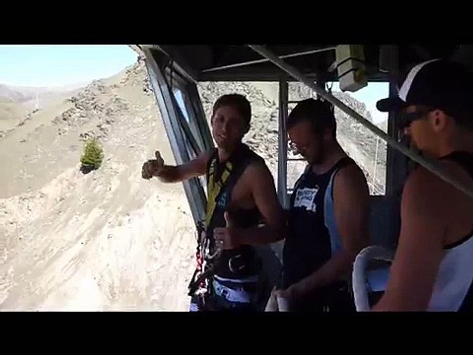 tito nevis bungee jump in new zealand - 134 meters or 8 secunds free fall