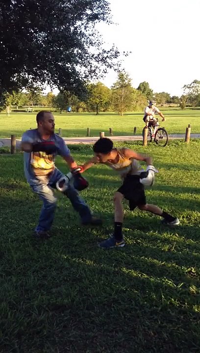 BACKYARD BOXING 17 year old vs 40 year old  KO