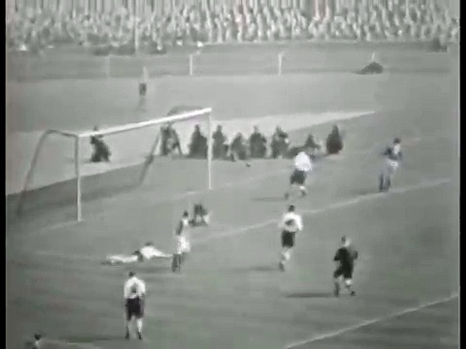 1953 FA Cup Final Blackpool v Bolton W The Matthews Final  www.itsagoal.net