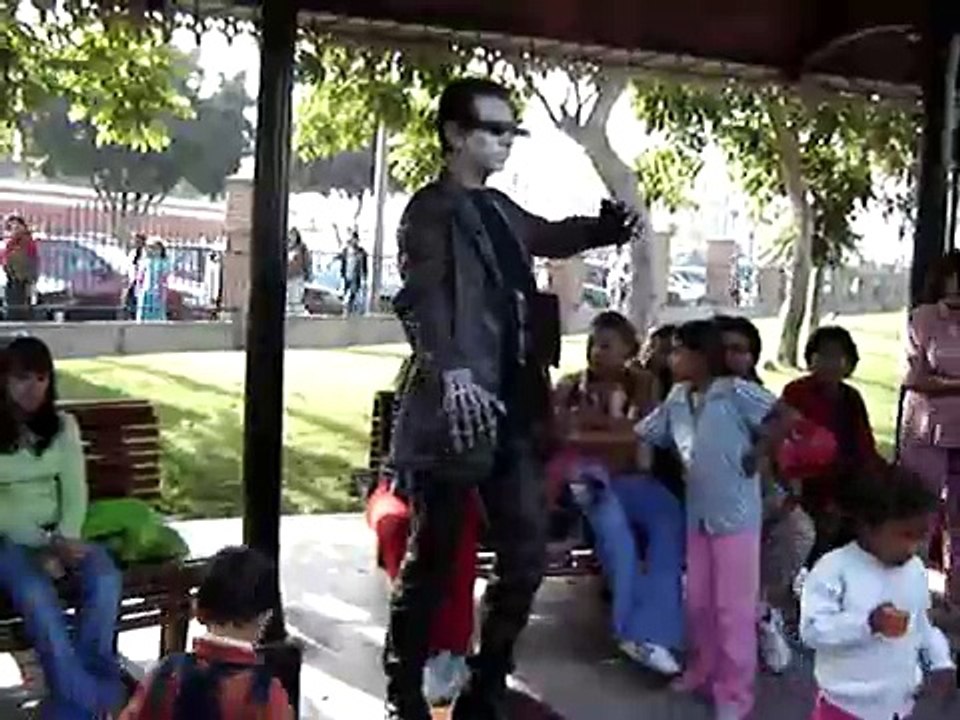 robot parqe de la amistad -lima-surco