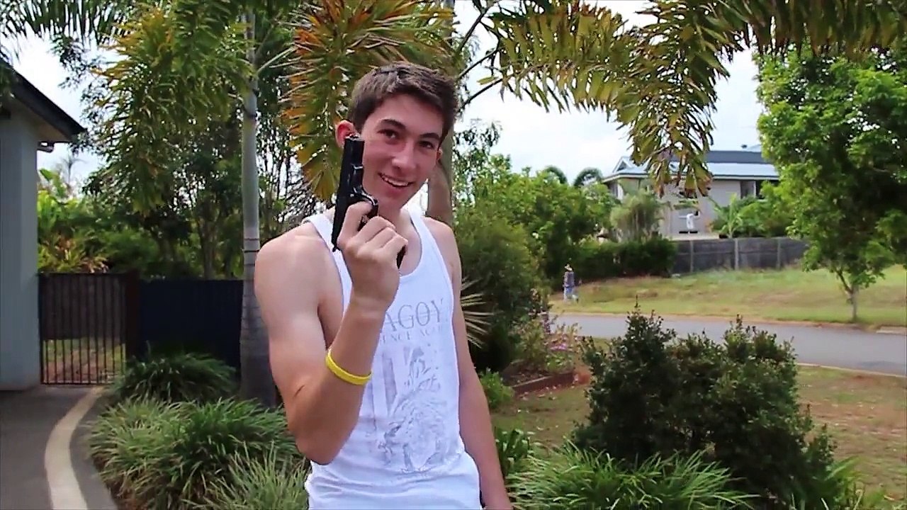 Flo Rida Let It Roll Music Video Extras