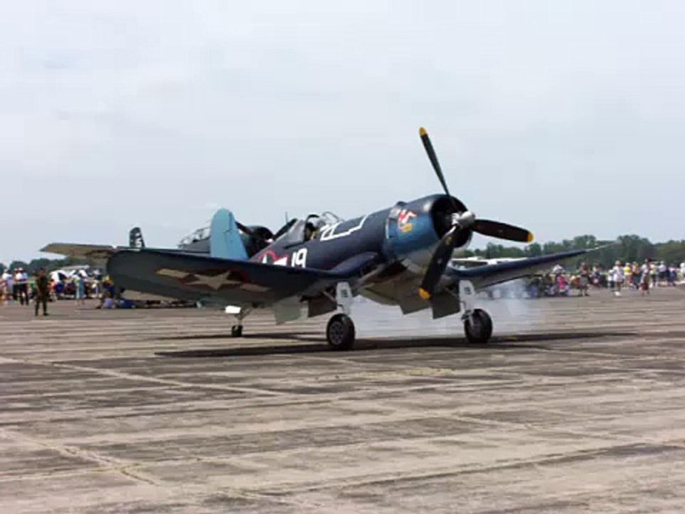Vought F4U Corsair Start-up