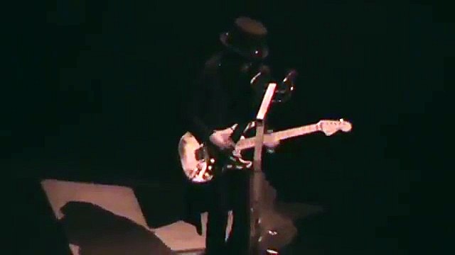 Mick Mars Mötley Crüe Guitar Solo - Wells Fargo Center - 8/14/15