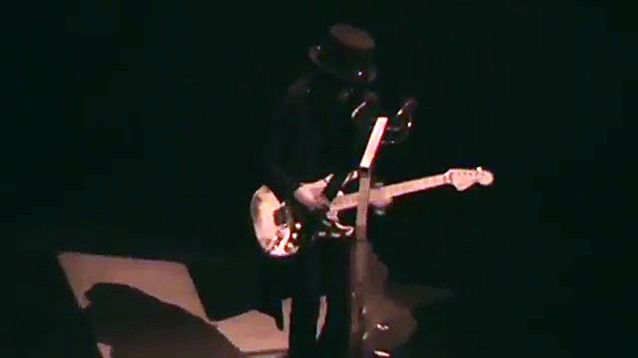 Mick Mars "Mötley Crüe" Guitar Solo - Wells Fargo Center - 8/14/15