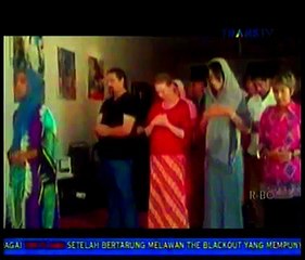 Astagfirullah Islam Liberal Menjadi Imam Shalat dan Makmum nya tidak Menutup Aurat