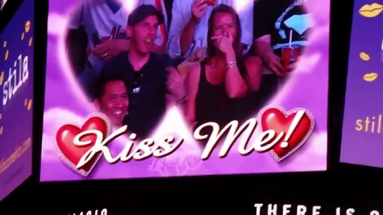 Justin and Selena on the Kiss Cam  (April 17, 2012)
