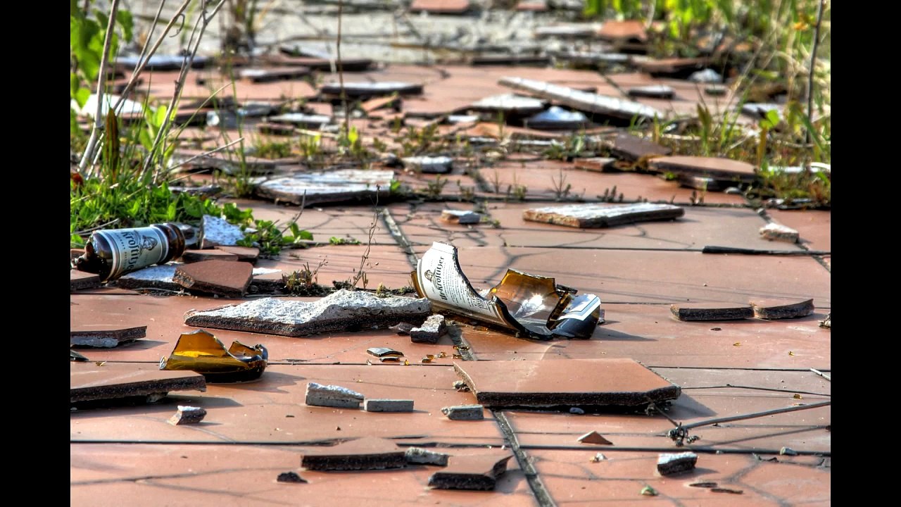 Abriß alter Messehallen in Leipzig