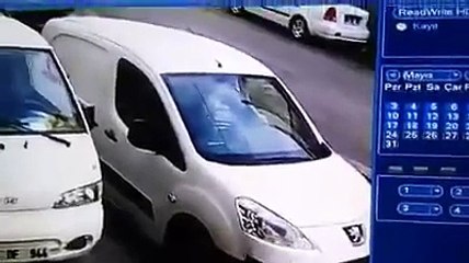 Il fume une cigarette et sa voiture au GPL explose