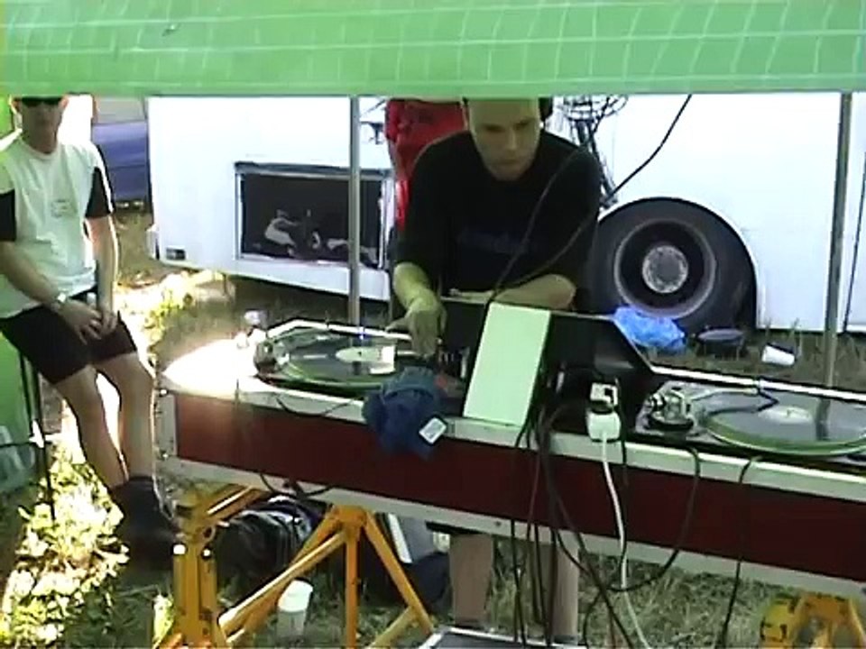 Czechtek 2004 - Mechoz on Metro / Trakkass / Oxyde / KO37