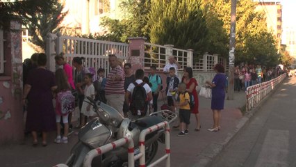 Dita e parë e shkollës nis me trafik të rënduar, kaos në Tiranë