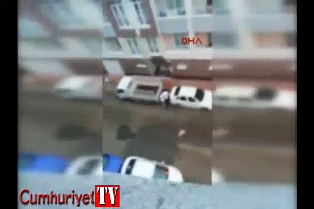 Kadına şiddet kamerada, sevgilisini sokak ortasında dövdü