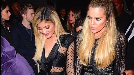 L'entourage de Kylie Jenner pousse Jessica Alba à la Semaine de la Mode à New York