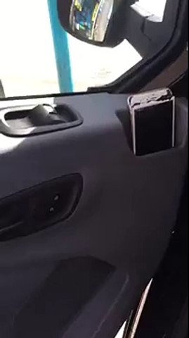 Compartiment anti-smartphone dans un Ford Transit