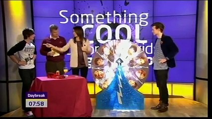 Matt Smith & Karen Gillan (Daybreak, 08.11.10) - DoctorWhoDom