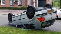 Auto slaat over de kop in Sappemeer: Man raakt gewond - RTV Noord
