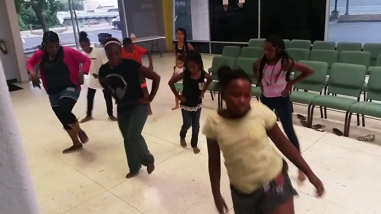 Kingdom kids country dance