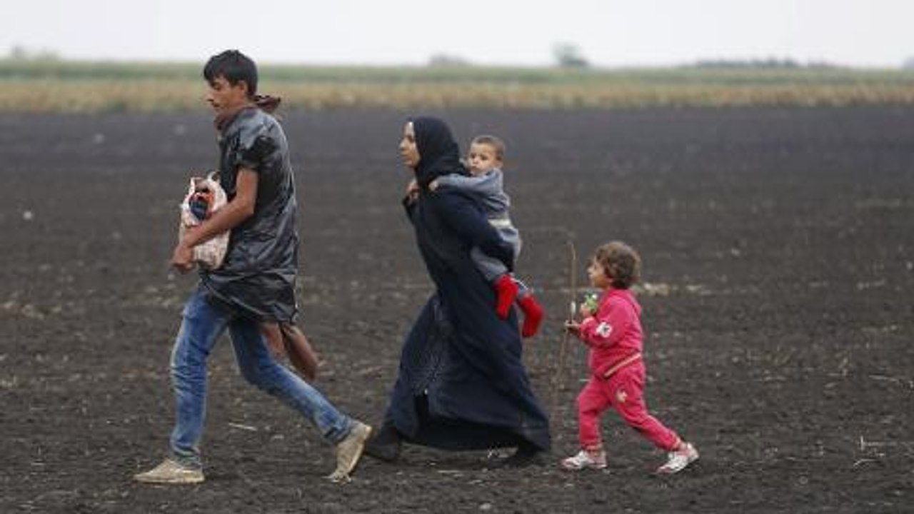 Hungary's war on refugees - The Listening Post- (Lead)