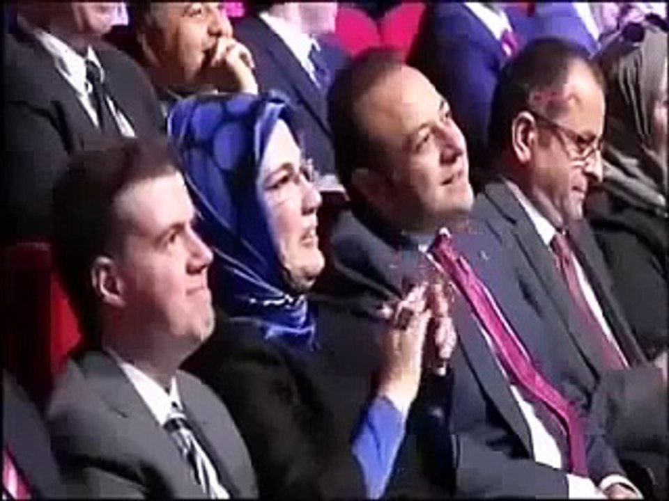 Emine Erdoan' güldüren 'Babakan' taklidi