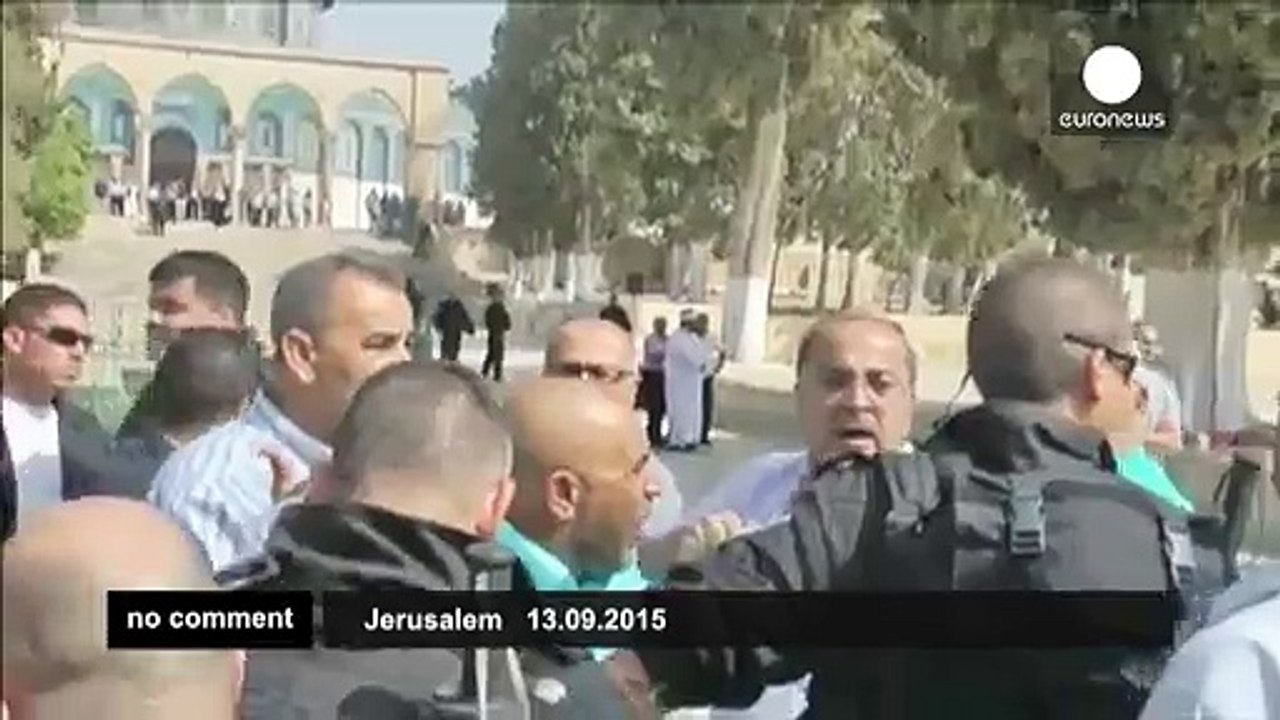 Protesters 'throw rocks at police' at Jerusalem's most sensitive holy site