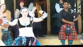 Awesome Bellydancer - Sherwood Forest Faire - Last Pub Sing