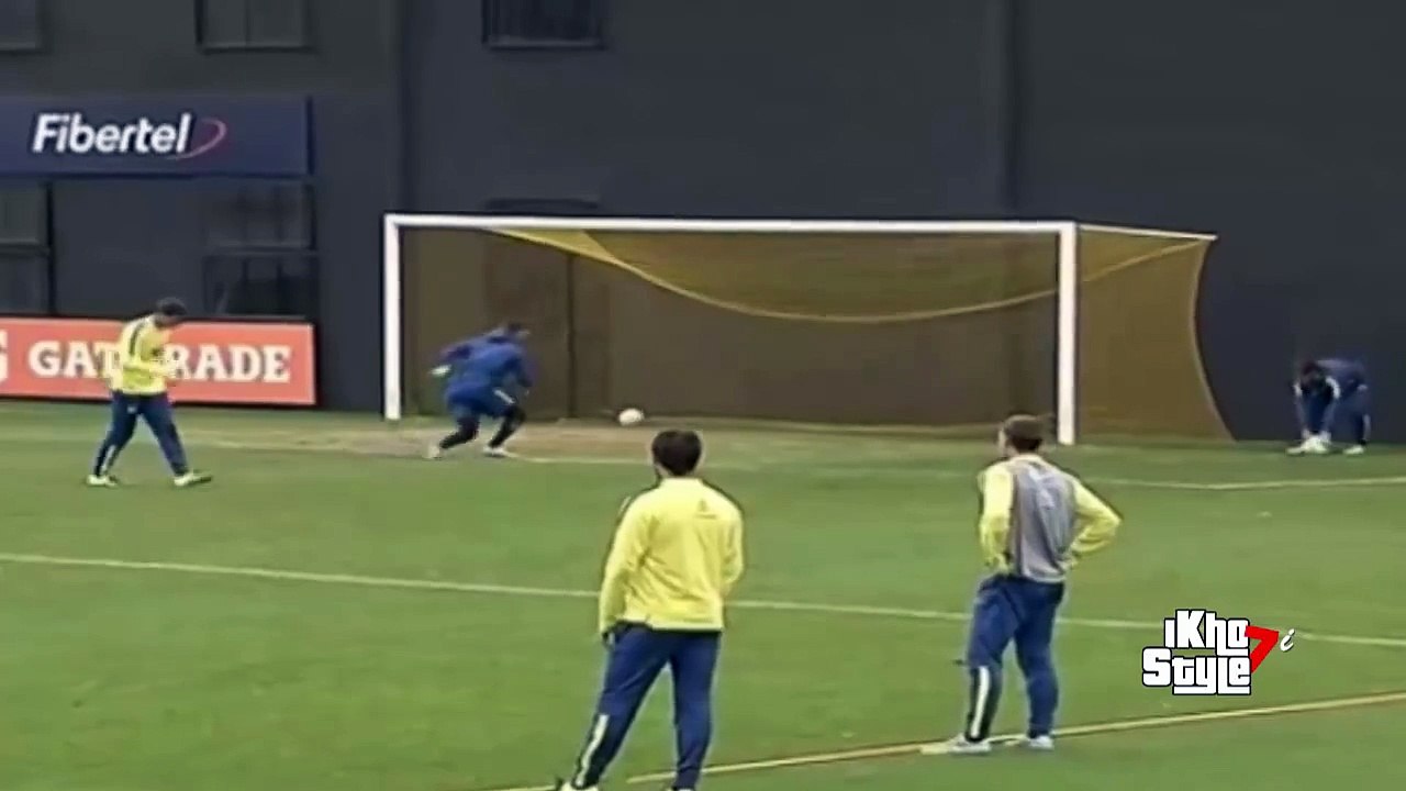 Carlos Tevez Humilla a Calleri y anota un increible gol en el Entrenamiento de Boca Juniors 2015