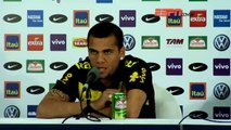 Daniel Alves provoca Argentina para defender Messi