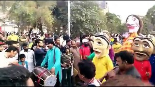 Amazing Dance on Roads of Lahore - Video Dailymotion