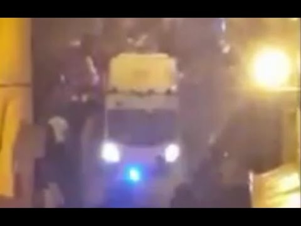 Aversa (CE) - Rissa in Via Seggio, giovane ferito: l'ambulanza non riesce a passare (14.09.15)