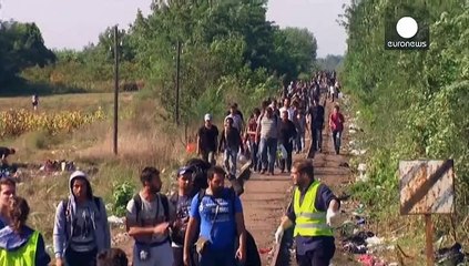 تدفق المهاجرين على آخر معبر بالمجر قبل غلق الحدود مع صربيا
