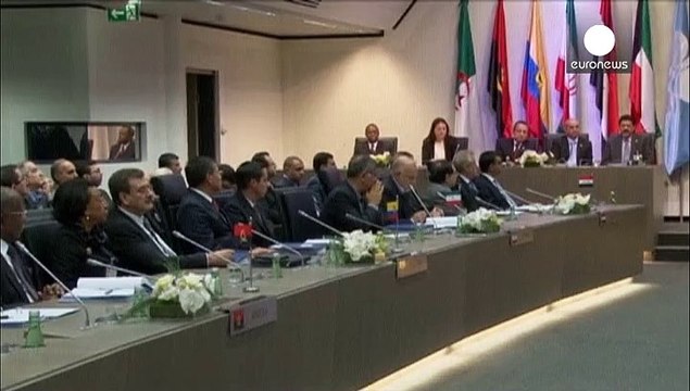 L'Opec alza le stime 2016 della domanda per il suo petrolio