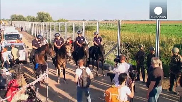 Migrants: Hungary seals off fence along border with Serbia