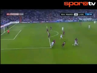 Mesut yine boş geçmedi!