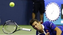 Novak Djokovic falls - US OPEN Final 2015 ( vs Roger Federer )