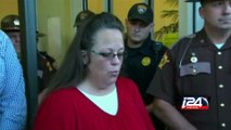 Kentucky clerk to let deputies issue gay marriage licenses